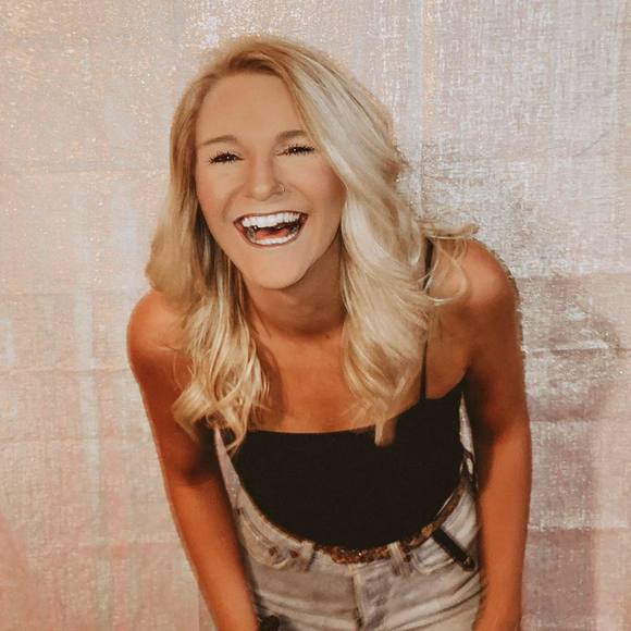 Meet your Posher, Abigail - Picture 1 of 1